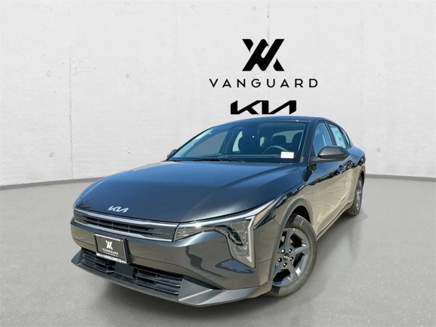 2025 Kia K4 LXS photo 1
