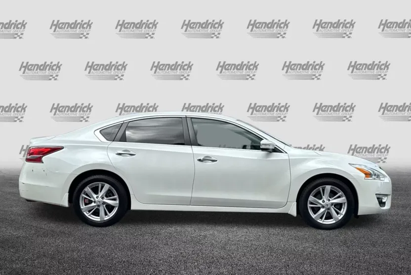 2015 Nissan Altima 2.5 SV photo 1