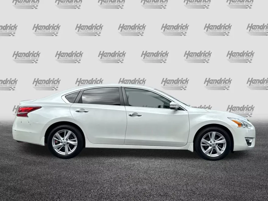 2015 Nissan Altima 2.5 SV photo 1