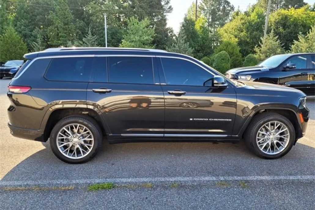 2022 Jeep Grand Cherokee L Summit photo 1