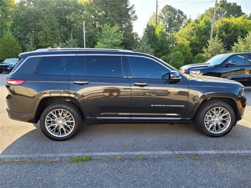 2022 Jeep Grand Cherokee L Summit photo 1