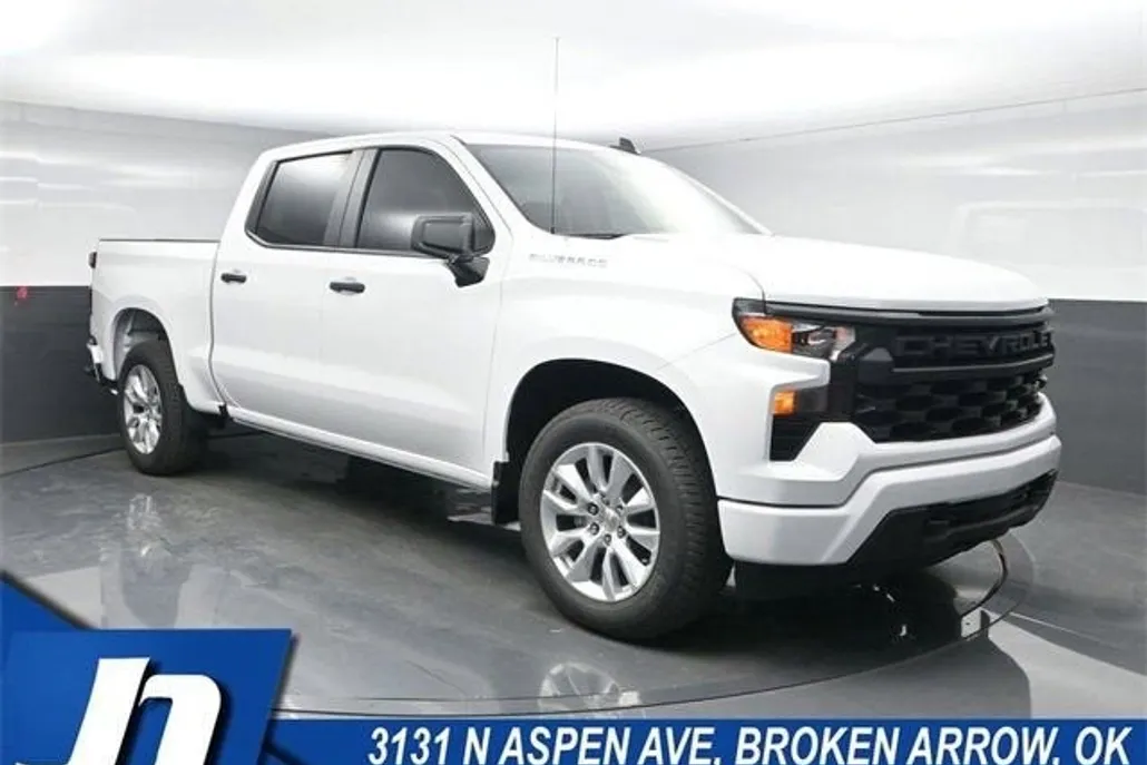 2025 Chevrolet Silverado 1500 Custom photo 1