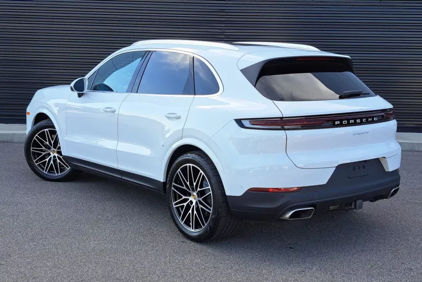2024 Porsche Cayenne photo 1