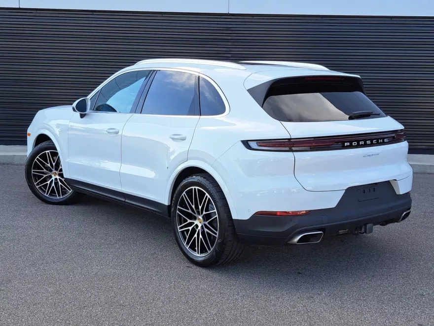 2024 Porsche Cayenne photo 1