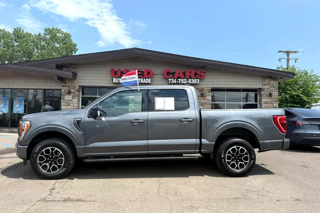 2023 Ford F-150 XLT photo 1