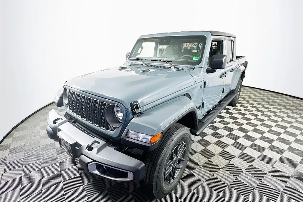 2025 Jeep Gladiator Sport S photo 1