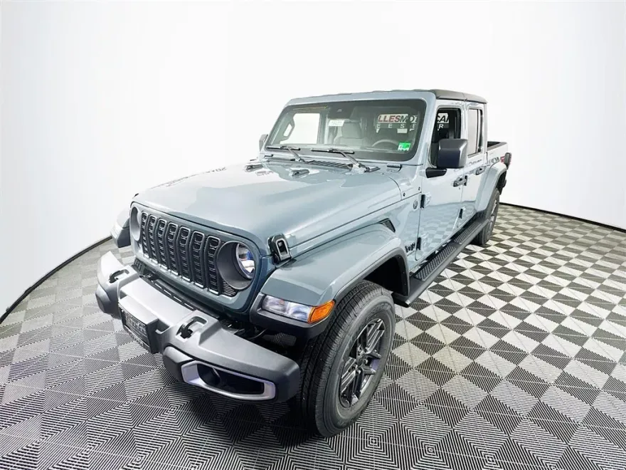 2025 Jeep Gladiator Sport S photo 1