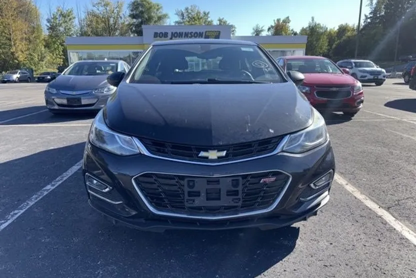 2018 Chevrolet Cruze LT photo 1