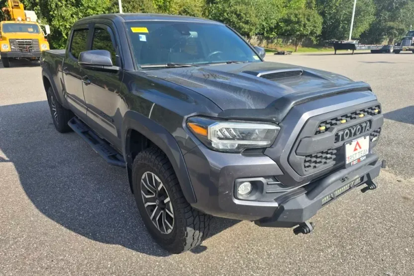 2021 Toyota Tacoma TRD Sport photo 1