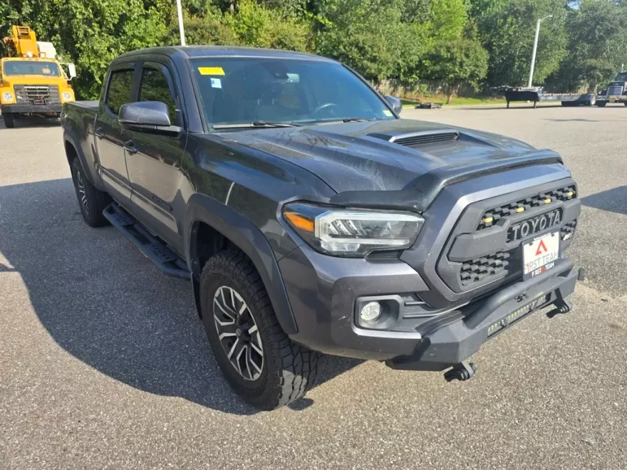 2021 Toyota Tacoma TRD Sport photo 1