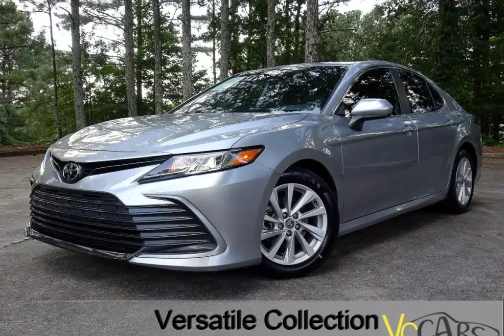 2021 Toyota Camry LE photo 1