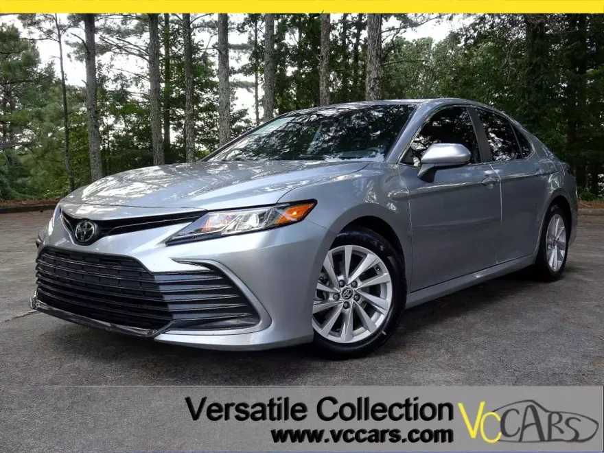 2021 Toyota Camry LE photo 1