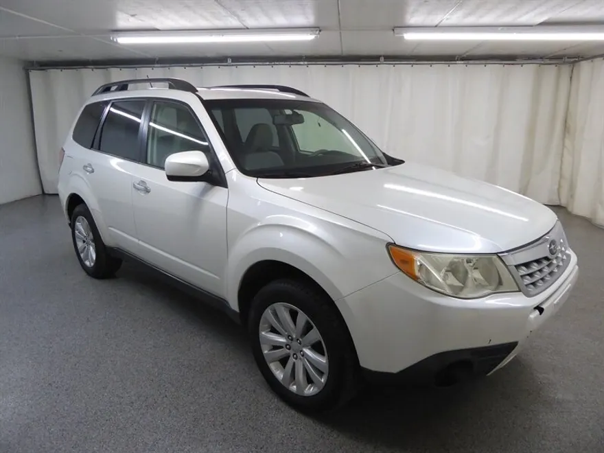 2012 Subaru Forester Premium photo 1