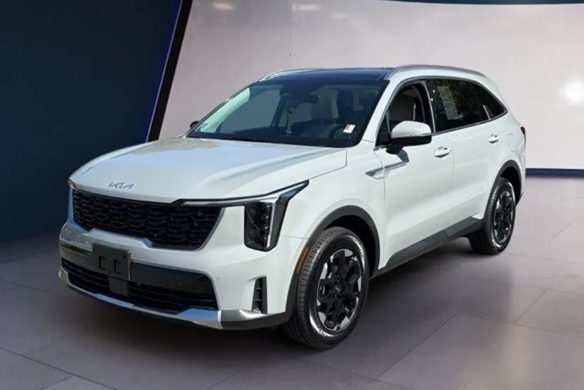 2025 Kia Sorento S photo 1