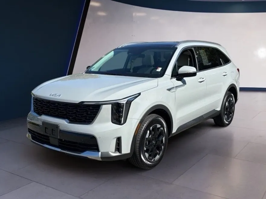 2025 Kia Sorento S photo 1