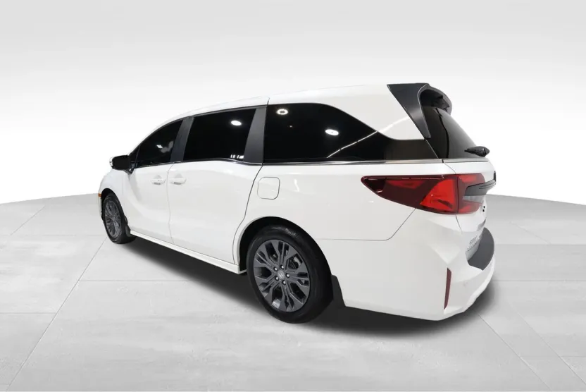2025 Honda Odyssey Touring photo 1