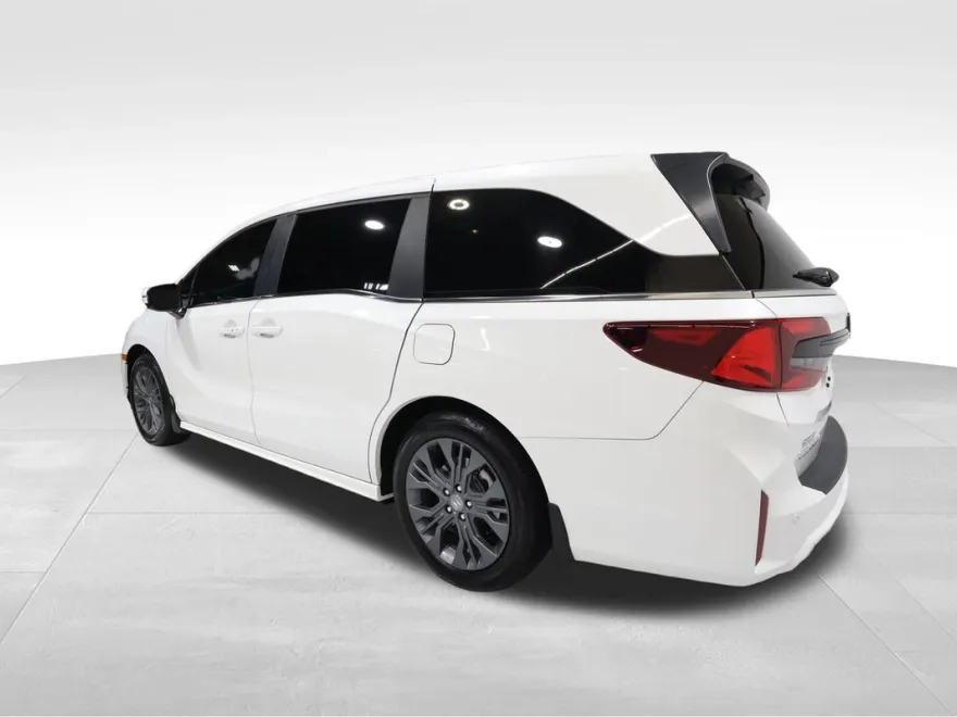 2025 Honda Odyssey Touring photo 1
