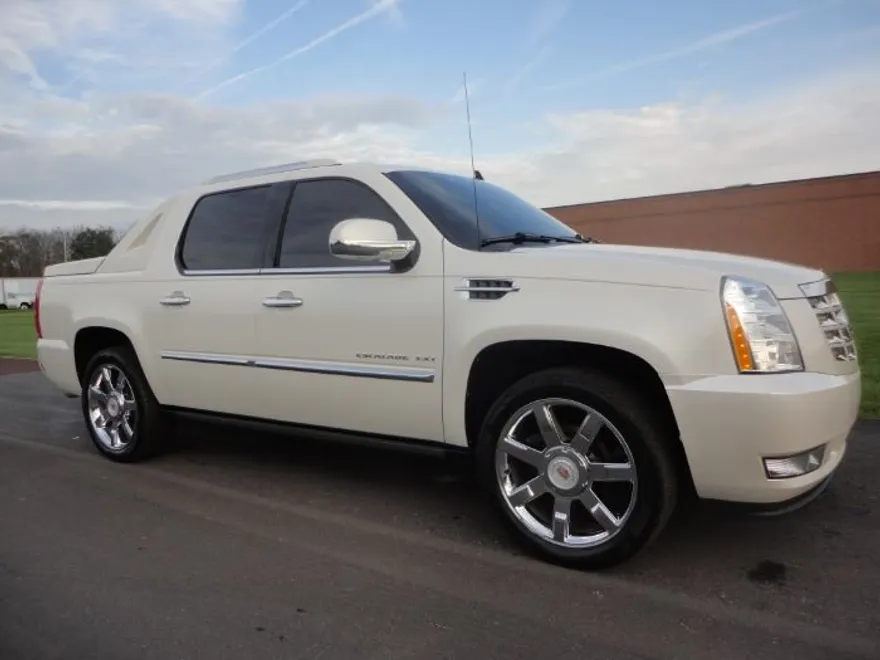 2012 Cadillac Escalade EXT Premium photo 1