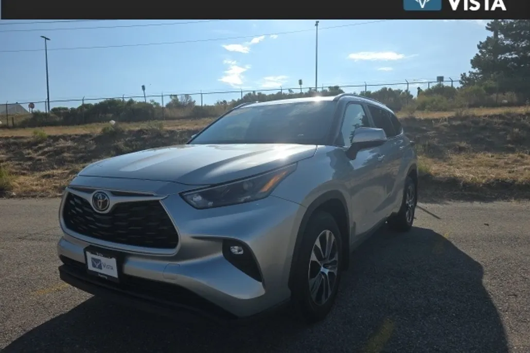 2024 Toyota Highlander XLE photo 1