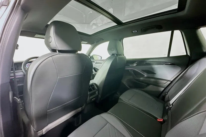2025 Volkswagen Tiguan SE R-Line Black photo 1