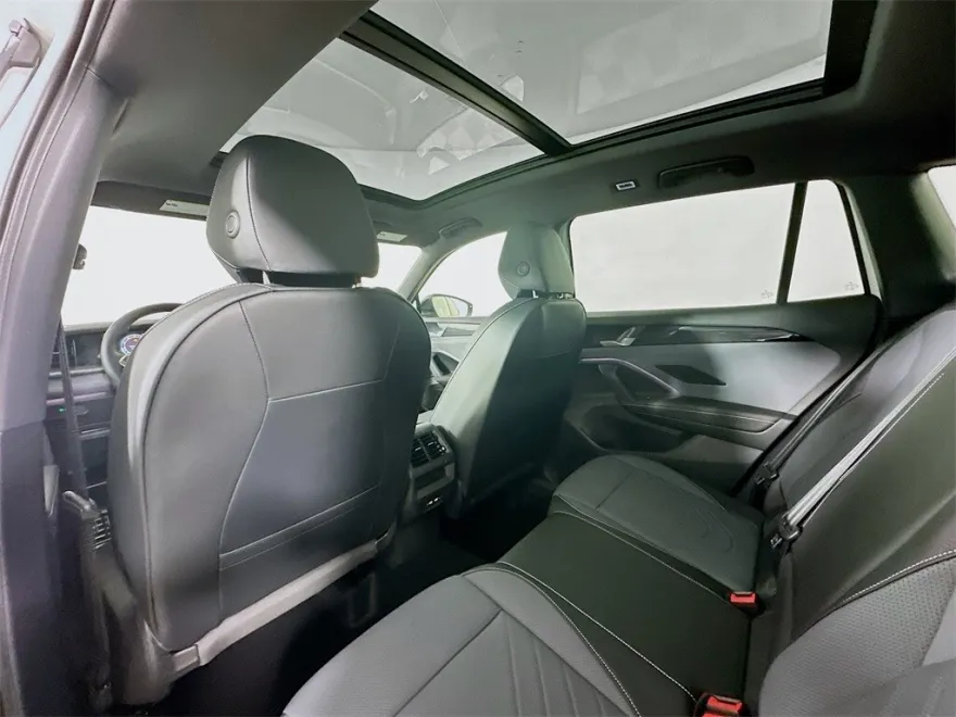 2025 Volkswagen Tiguan SE R-Line Black photo 1