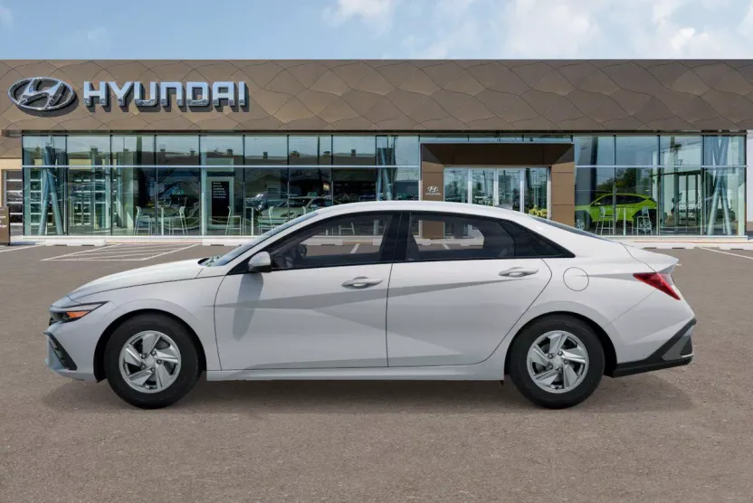 2025 Hyundai Elantra SE photo 1