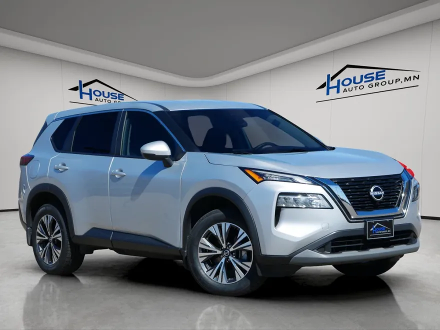 2022 Nissan Rogue SV photo 1