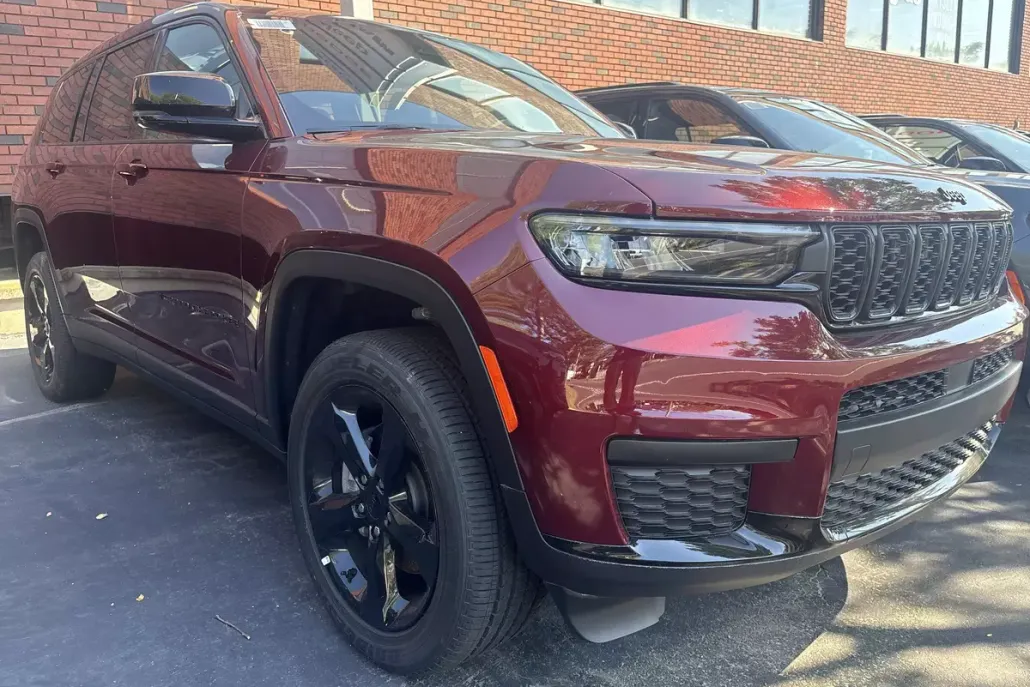 2025 Jeep Grand Cherokee Altitude photo 1