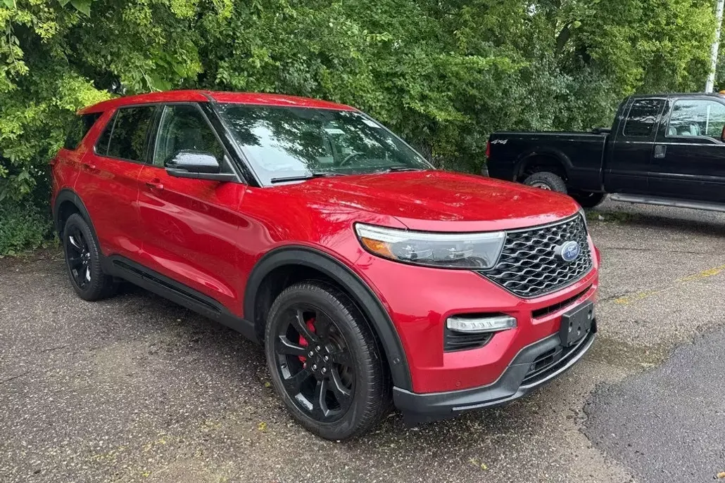 2022 Ford Explorer ST photo 1
