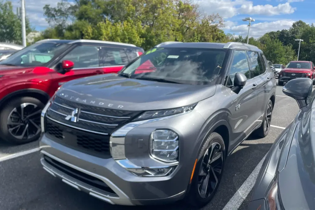 2023 Mitsubishi Outlander PHEV SEL photo 1