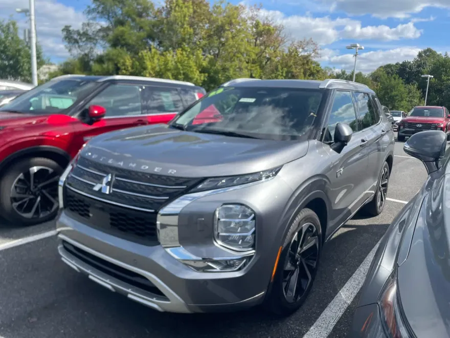 2023 Mitsubishi Outlander PHEV SEL photo 1