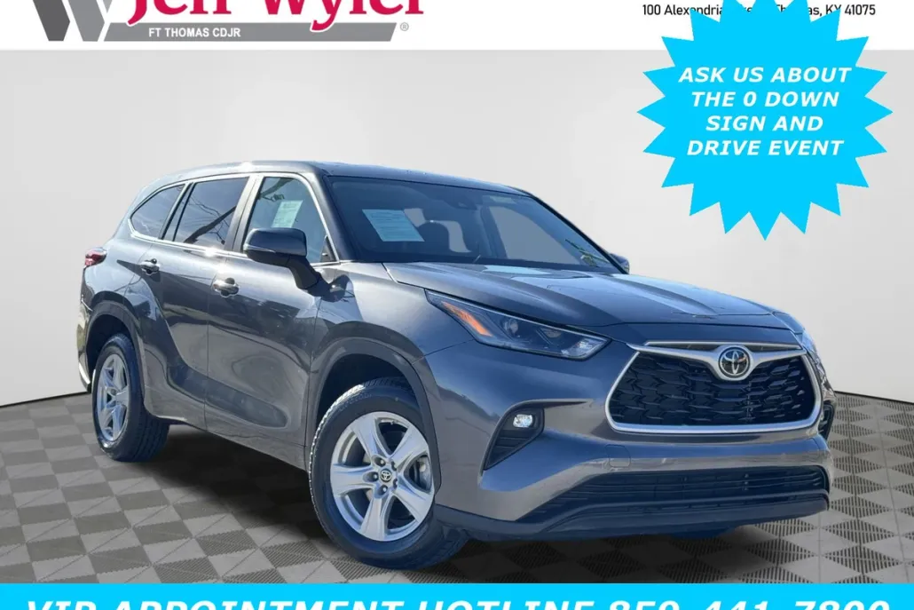 2024 Toyota Highlander LE photo 1