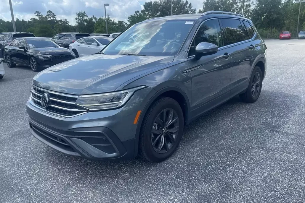 2024 Volkswagen Tiguan SE Wolfsburg Edition photo 1