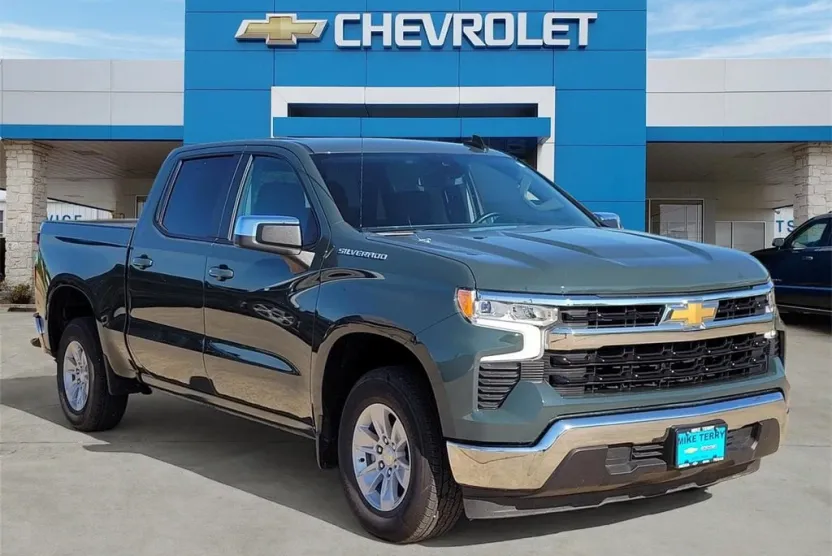 2025 Chevrolet Silverado 1500 LT photo 1