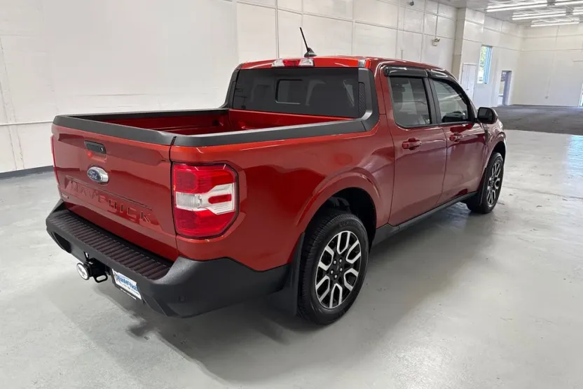 2023 Ford Maverick Lariat photo 1