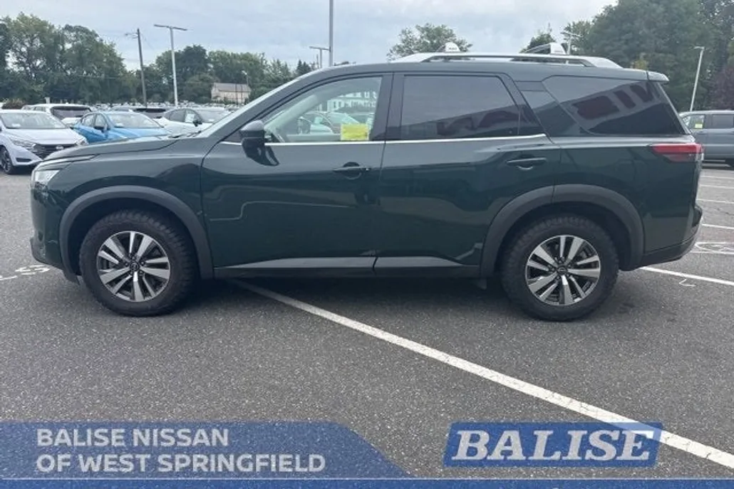 2023 Nissan Pathfinder SL photo 1