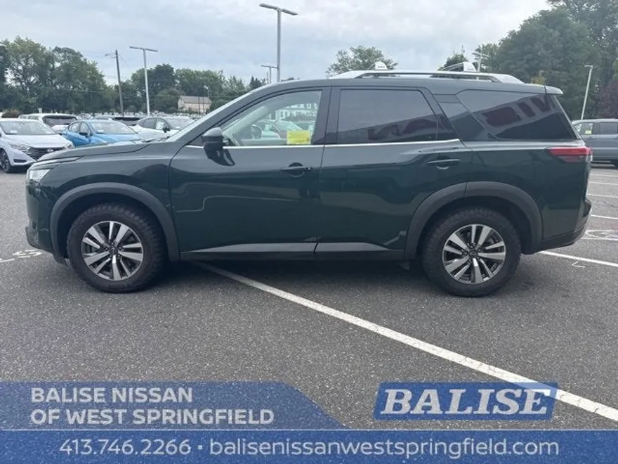 2023 Nissan Pathfinder SL photo 1