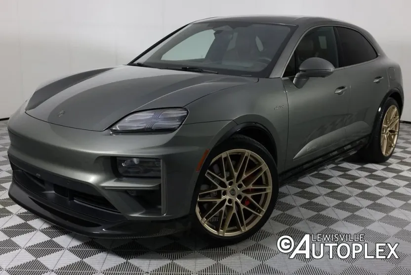 2025 Porsche Macan Electric Turbo photo 1
