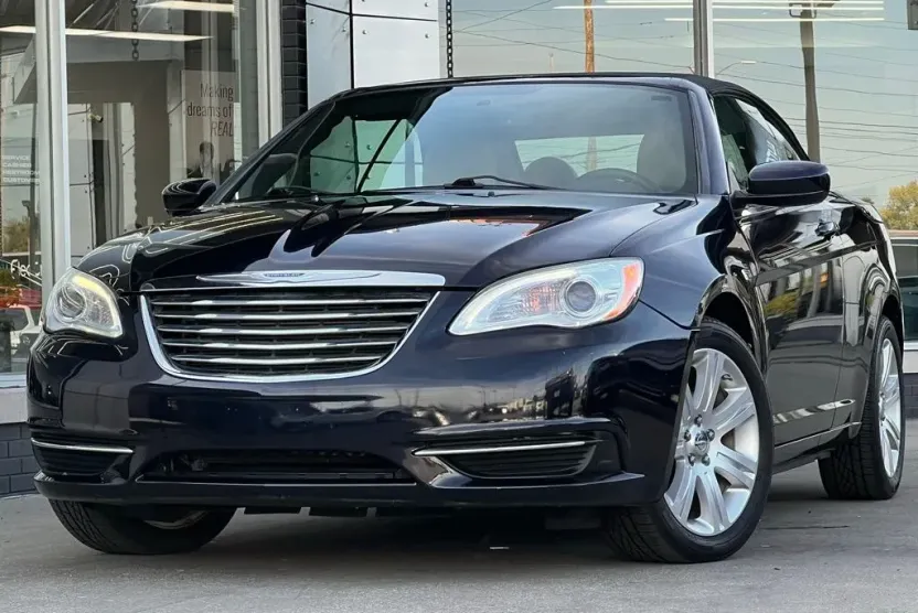 2011 Chrysler 200 Touring photo 1