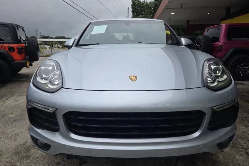 2016 Porsche Cayenne photo 1