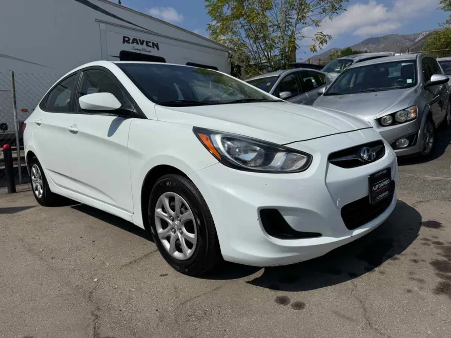 2012 Hyundai Accent GLS photo 1