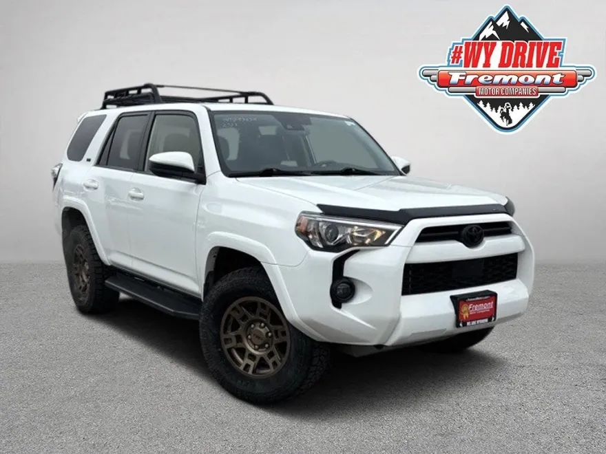 2023 Toyota 4Runner SR5 photo 1