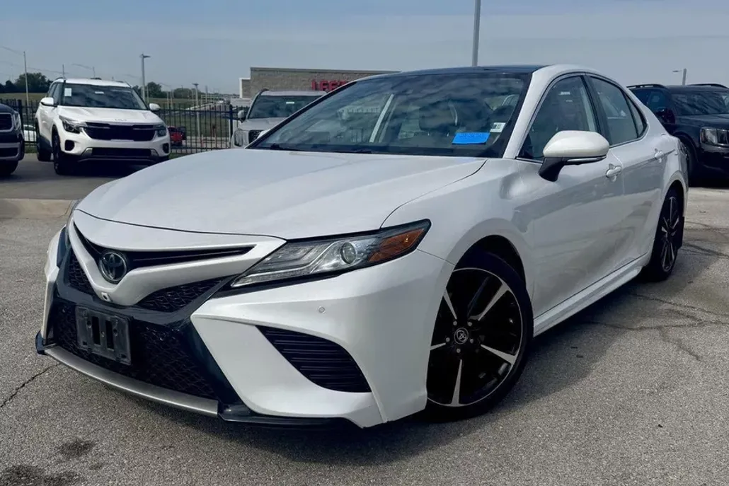 2019 Toyota Camry XSE V6 photo 1