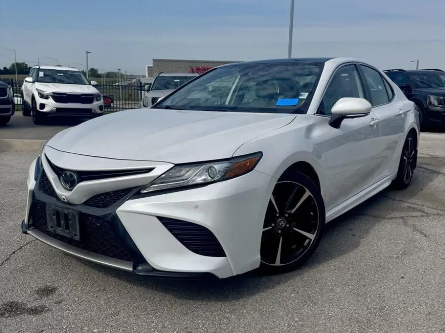 2019 Toyota Camry XSE V6 photo 1