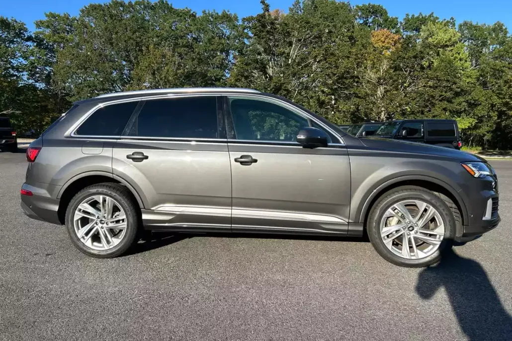 2024 Audi Q7 55 Premium Plus photo 1