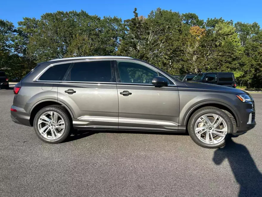 2024 Audi Q7 55 Premium Plus photo 1