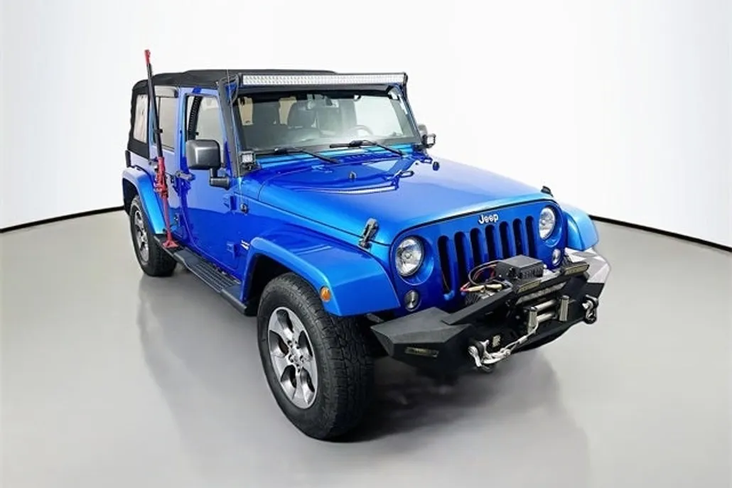 2015 Jeep Wrangler Unlimited Sahara photo 1