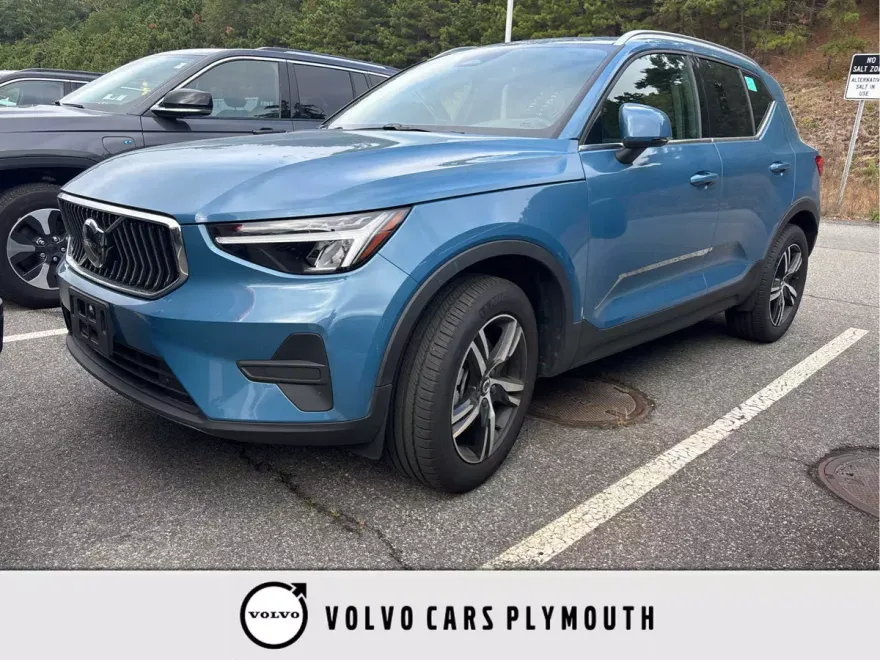 2025 Volvo XC40 Core photo 1