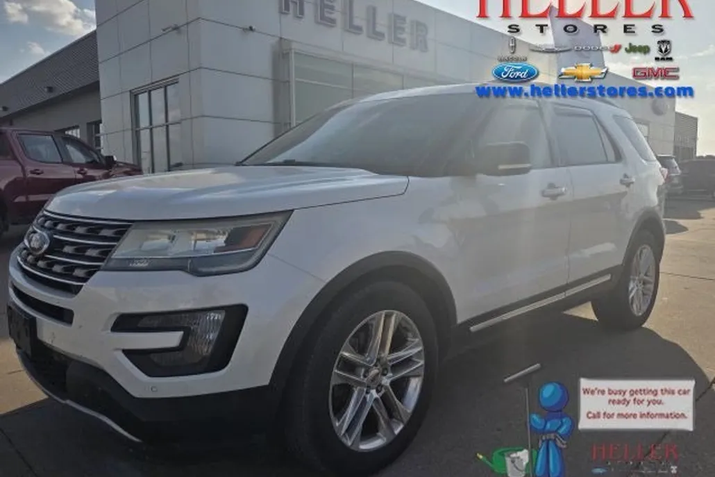 2016 Ford Explorer XLT photo 1