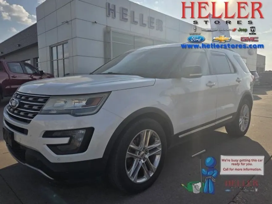 2016 Ford Explorer XLT photo 1